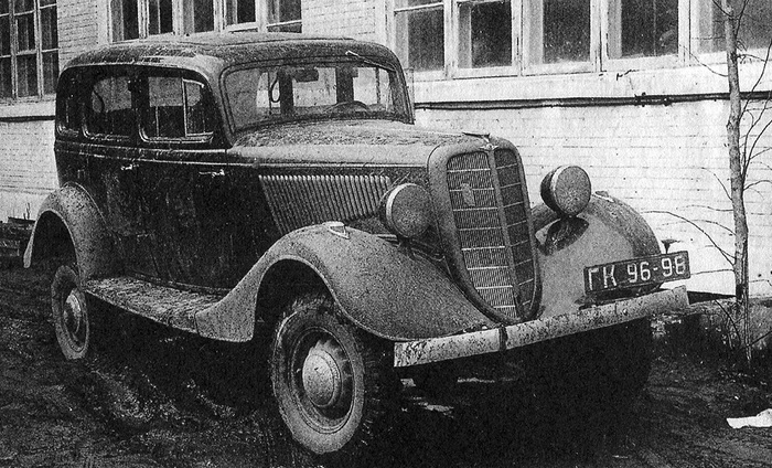 Опытный образец седана ГАЗ-61‑73 еще с передком стандартного ГАЗ-М1