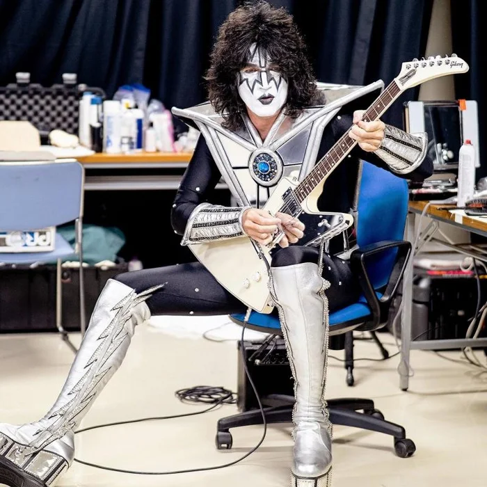 Tommy Thayer (KISS) is 64 years old - Hits, Metal, Musicians, Rock, Music, Birthday, Kiss, Heavy metal