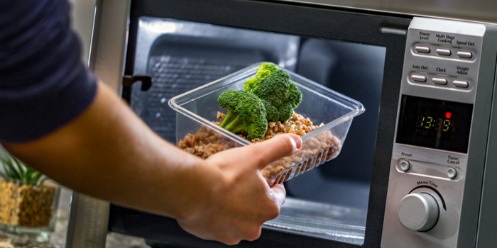 Как объяснить микроволновке, что нужно греть еду, а не посуду?