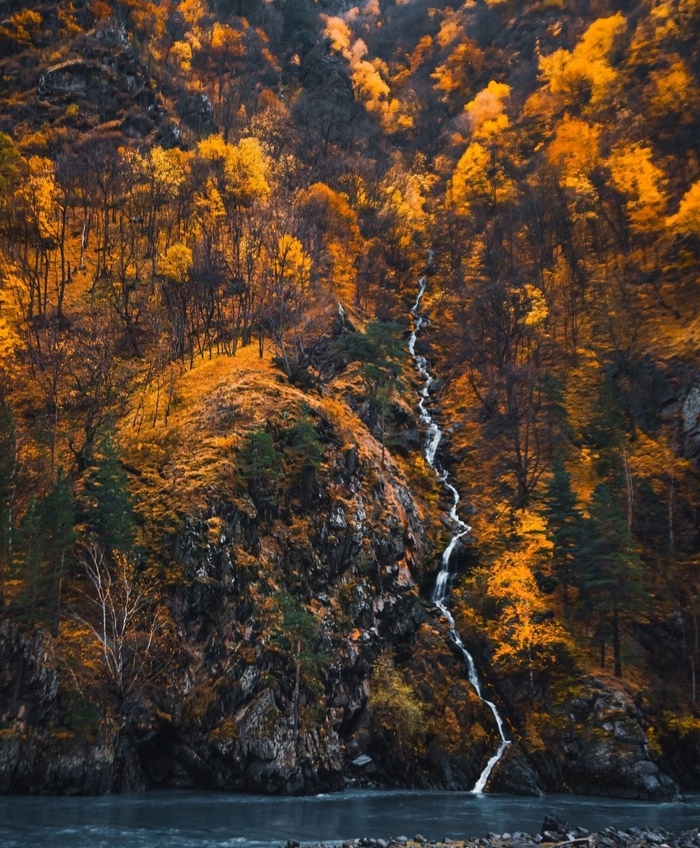 Ручеёк впадающий в Аварское Койсу, Тляратинский район, республика Дагестан