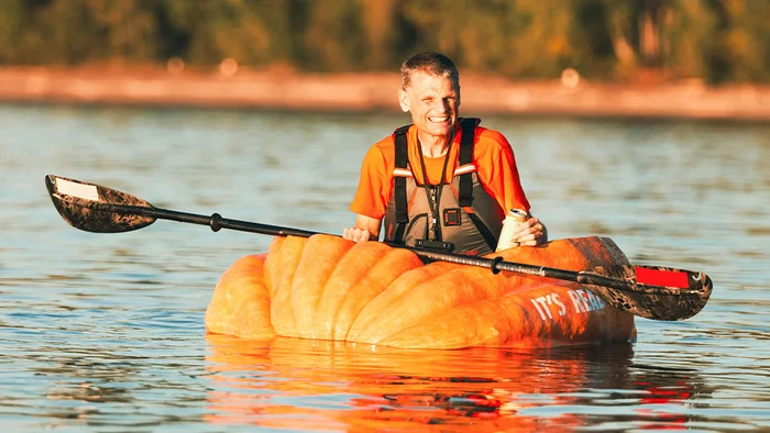 Man Sets Record By Swimming 73km In Pumpkin - Giant pumpkin, Swimming, USA, Oregon, Guinness Book of Records, Record, Vegetables, Vegetable growing, Pumpkin, Video, Youtube, Longpost