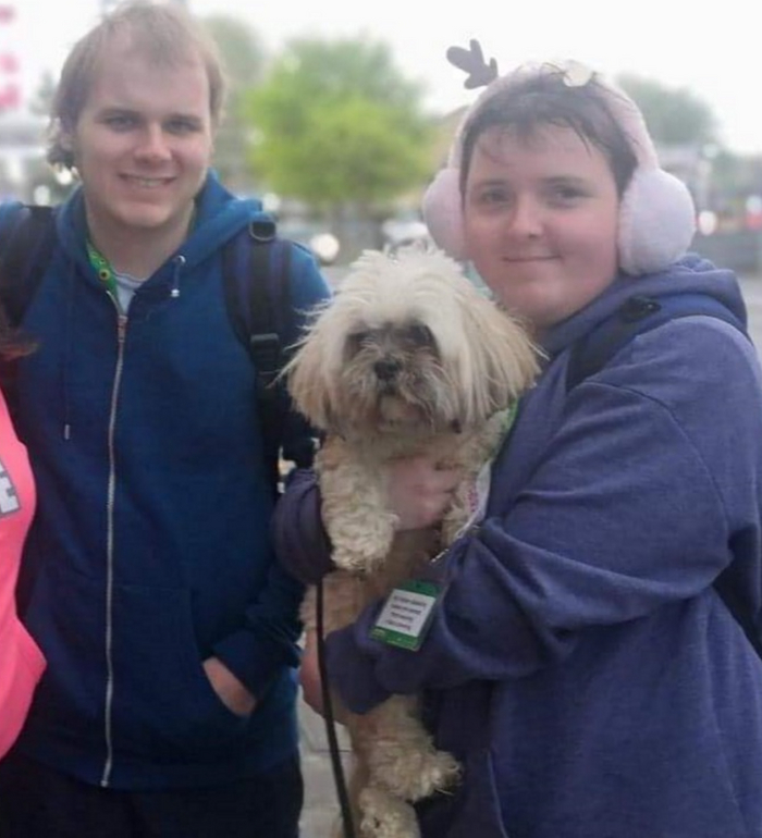 Николас, Холли и их собака