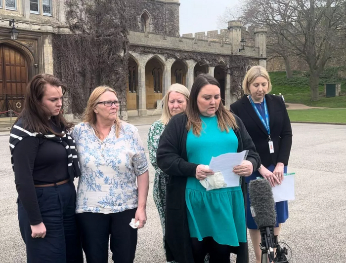 Родные Холли Метсон