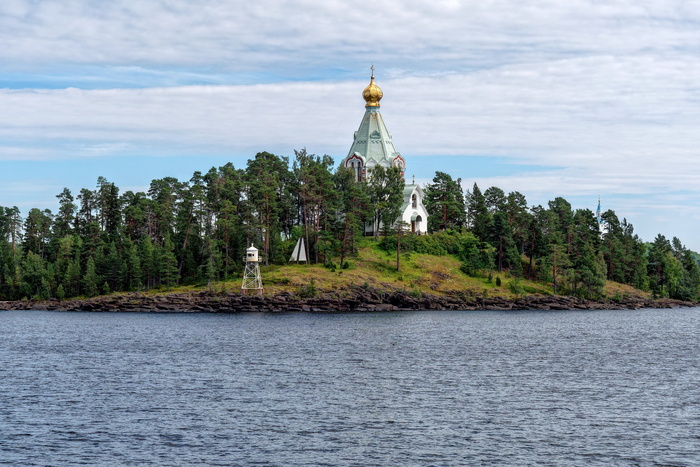 Скит во имя святителя Николая Чудотворца (<a href="https://pikabu.ru/story/valaam_11982923?u=https%3A%2F%2Fcommons.wikimedia.org%2Fwiki%2FFile%3ALake_Ladoga._Valaam._The_skete_of_saint_Nicolas_the_Wonder-Worker_P7170376_2200.jpg&t=%D0%BF%D0%BE%D0%BB%D0%BD%D0%BE%D1%80%D0%B0%D0%B7%D0%BC%D0%B5%D1%80&h=e7e4175aa3290237b674df2b9f17dcd5e85fb5b9" title="https://commons.wikimedia.org/wiki/File:Lake_Ladoga._Valaam._The_skete_of_saint_Nicolas_the_Wonder-W..." target="_blank" rel="nofollow noopener">полноразмер</a>)
