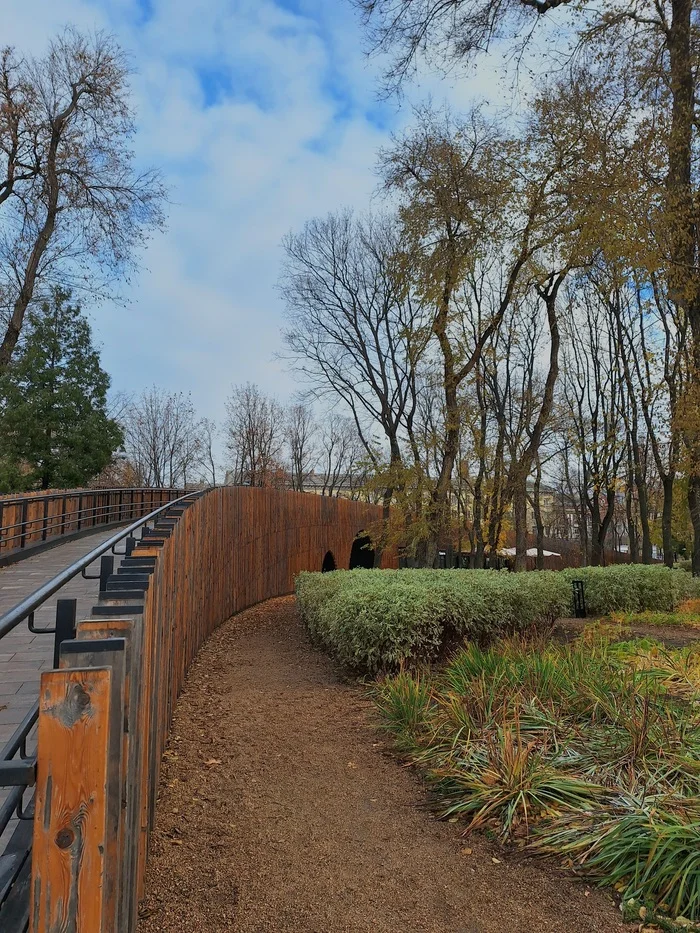 Orlyonok Park - My, Voronezh, The park, Monument, Autumn, Video, Mobile photography, Longpost