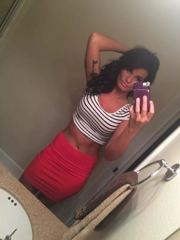 Туалетное селфи от девушки