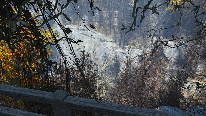 С вышки открывается вид на гору, на которой расположен аэропорт