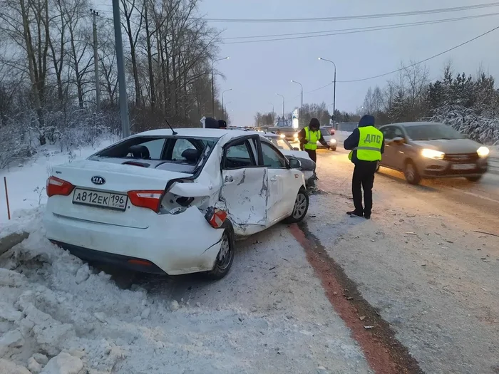 On the highway, he got into a rut and crashed into a parked car, receiving damages worth 773 thousand rubles. How much did the court collect from the road workers? - My, Road accident, Crash, Rut, Road services, Compensation for damage, Gai