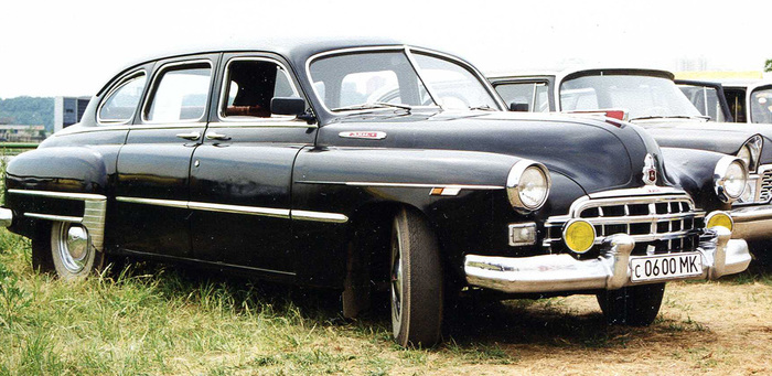 ГАЗ-12 ЗИМ с благоприобретенными зеркалами и противотуманками. Причем, благодаря изобретательности владельца, поворотными!