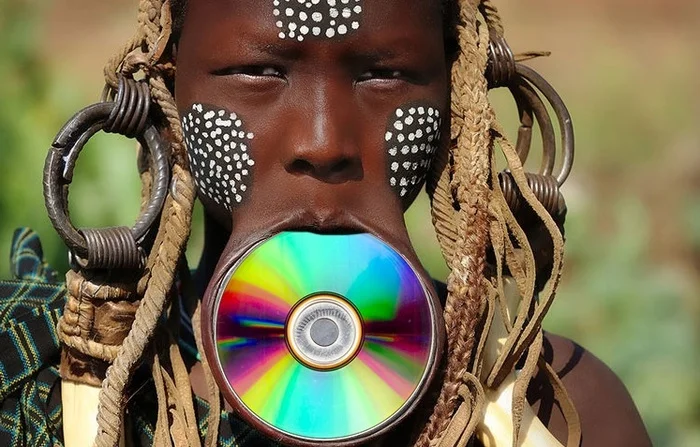 Where did all the CD-Rs go? - Mursi tribe, Cd-Rw, CD, Africa, Ethiopia, Traditions, Tribes, Ethnos