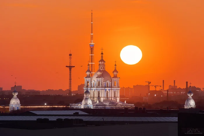 Orange sunset behind Smolny Cathedral - My, The photo, Beautiful view, Town, Sunset, Smolny Cathedral, Saint Petersburg, Sunrises and sunsets, Nikon, TV tower