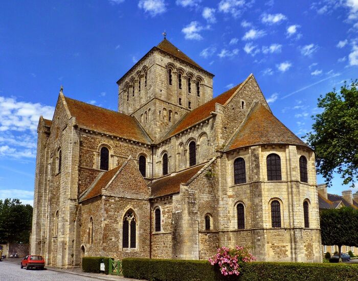 Почему Церковь стремится к богатству вопреки заветам раннего христианства ?