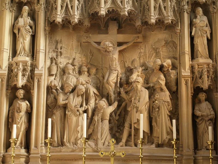 Почему Церковь стремится к богатству вопреки заветам раннего христианства ?