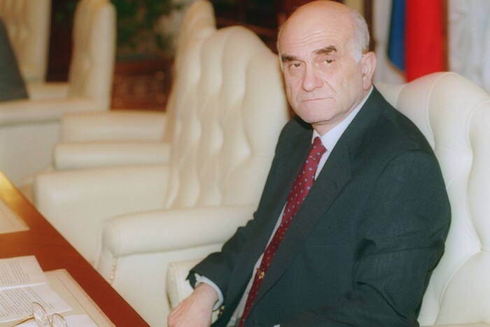 <!--noindex--><a href="https://pikabu.ru/story/devyanostyie_den_za_dnyom_8_noyabrya_1994_goda_11999192?u=https%3A%2F%2Fyeltsin.ru%2Farchive%2Fphoto%2F62083%2F&t=https%3A%2F%2Fyeltsin.ru%2Farchive%2Fphoto%2F62083%2F&h=2c3ac0a5da13e26ebe78f9e8ca760099410dad02" title="https://yeltsin.ru/archive/photo/62083/" target="_blank" rel="nofollow noopener">https://yeltsin.ru/archive/photo/62083/</a><!--/noindex-->