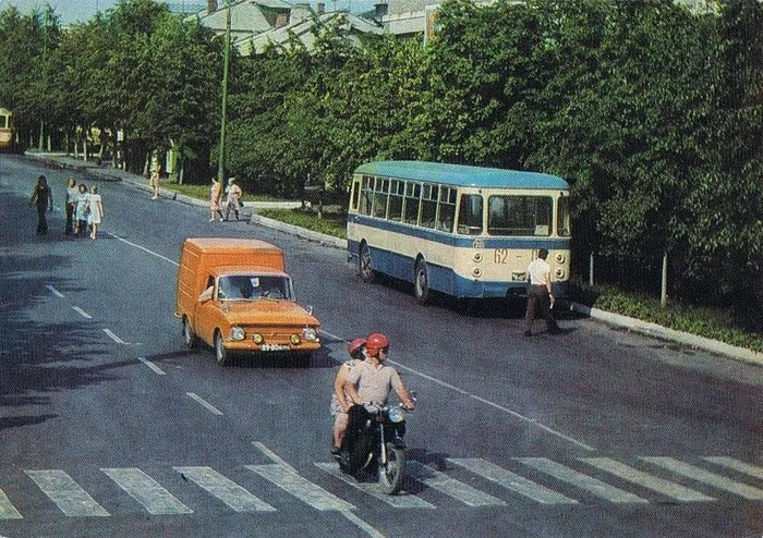 Ковров, улица имени Н.С. Абельмана. Открытка из серии «Ковров», 1978 год - Ковров, СССР, Сделано в СССР, Ретро, Тепло, Уют, Детство в СССР, Ретроавтомобиль, 70-е, Telegram (ссылка)