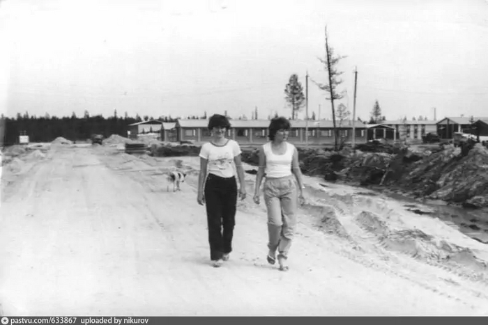 Поселок Сосновка, Белоярский р-он, ХМАО. 1985–1990, Россия, Ханты-Мансийский автономный округ - Югра, Белоярский районВид на строящееся общежития.