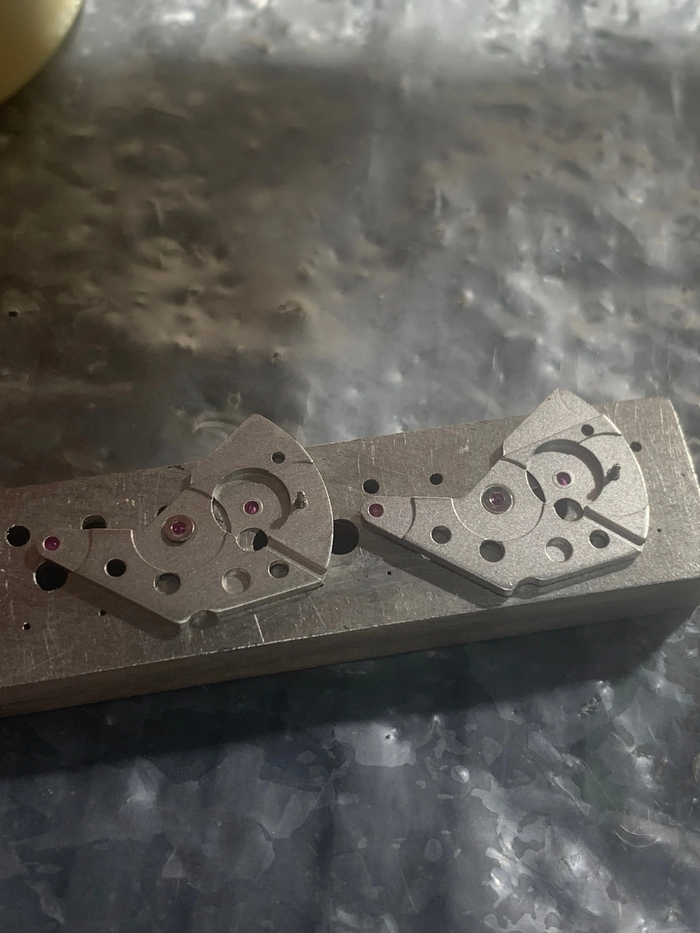 Справа новый мост, слева старый