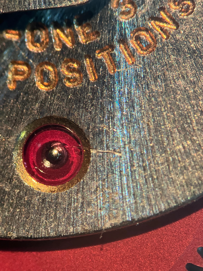 Прилипший волос 0.о