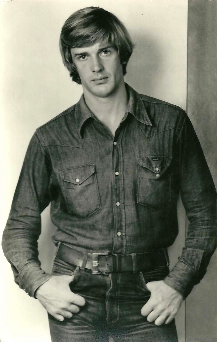 Александр Абдулов. Все фильмы люблю с его участием. Талантливый актер. Карнавал. Формула любви. Обыкновенное чудо.... Светлая память