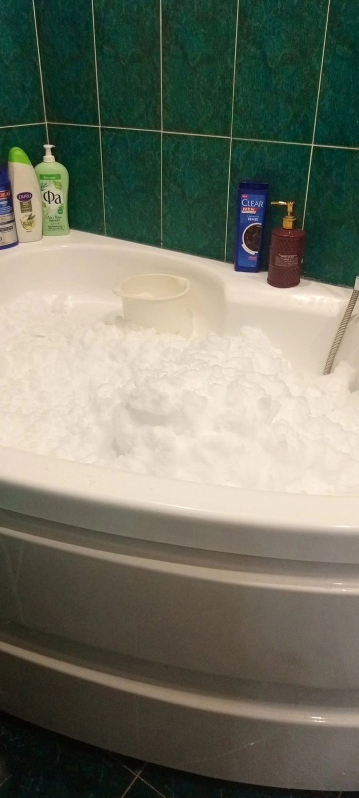 Ванна со льдом. Не хватает шампанского.