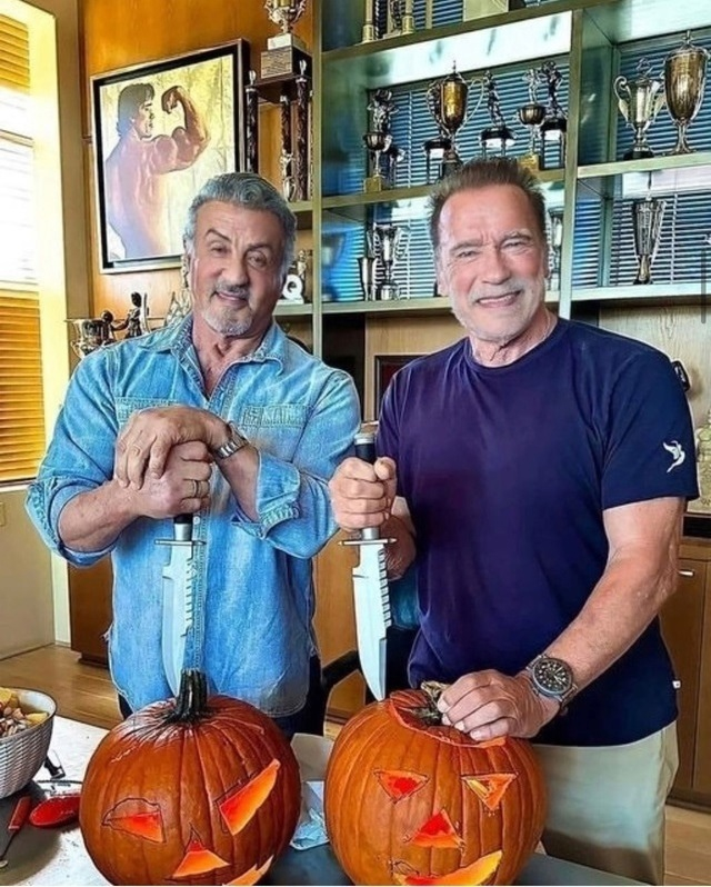 Probably at Schwartz's house? Or at Stallone's?.. Hmm... - Screenshot, Arnold Schwarzenegger, Sylvester Stallone, Halloween pumpkin