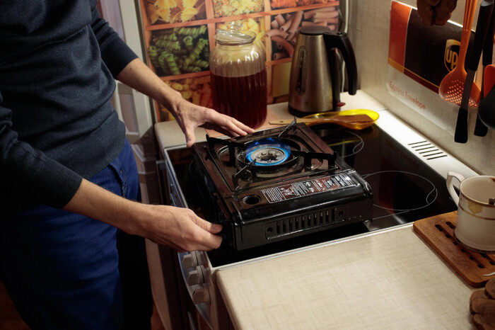 Принёс домой туристическую горелку. Хоть чай попить во время отключений.