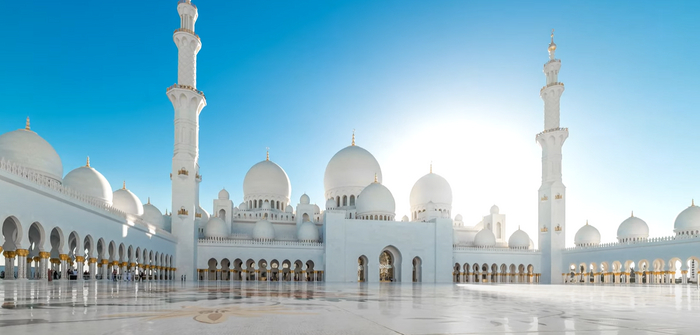 Белоснежная чистота и максимальное уважение к религии чувствуется на каждом шагу