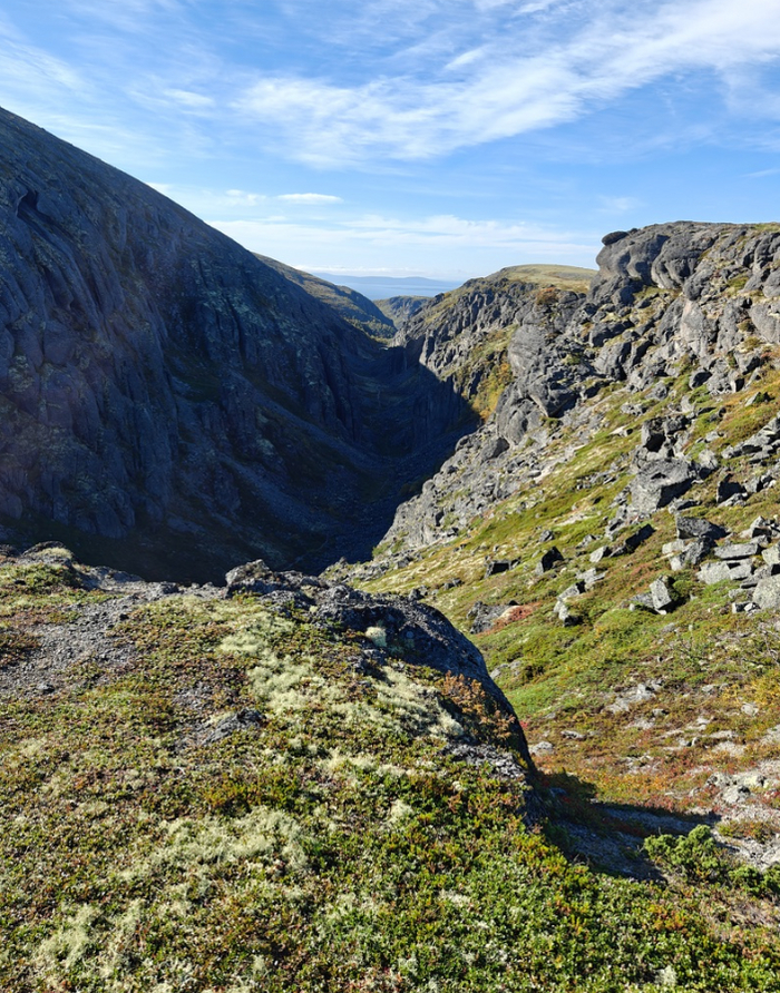 Над ущельем Аку-Аку