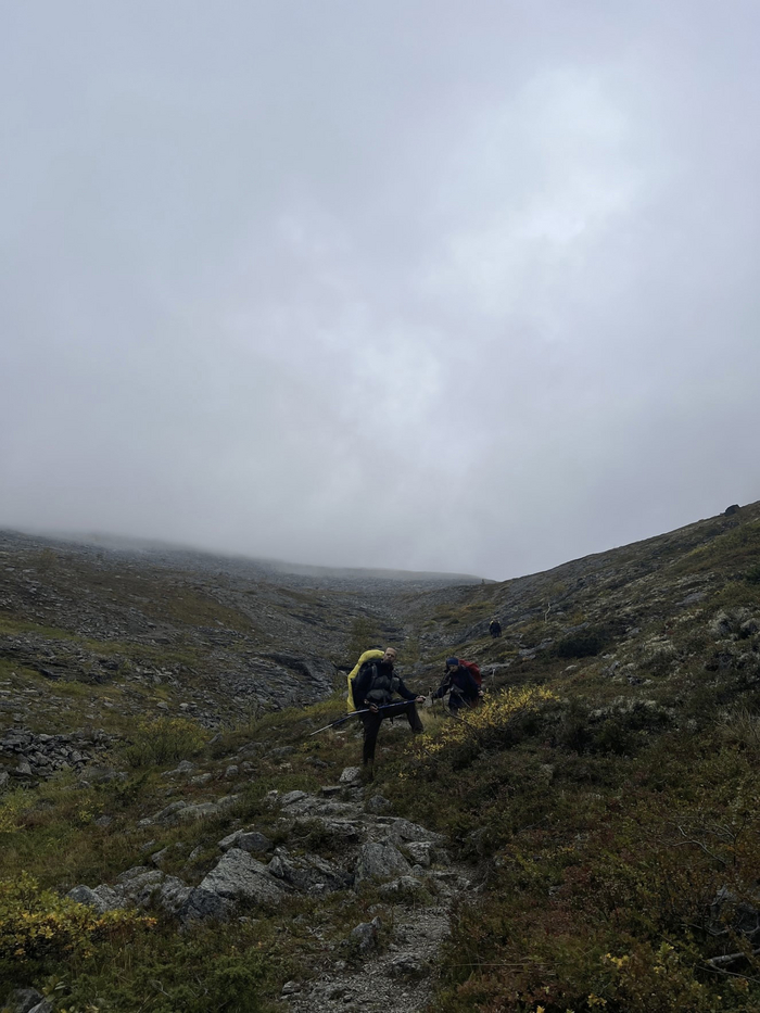Спуск в долину Меридионального ручья