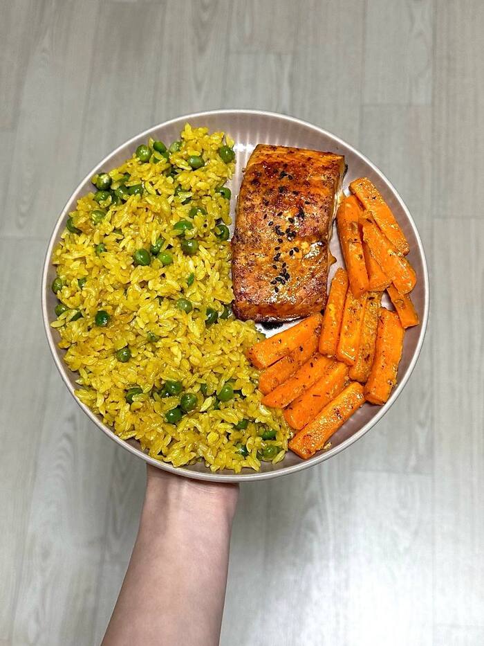 BAKED SALMON WITH CURRY RICE AND CARROTS - Recipe, Snack, Serving dishes, Ingredients, Dinner, Telegram (link)