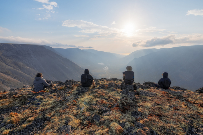 Слева направо: Влада, Денис, Дима и Алина
