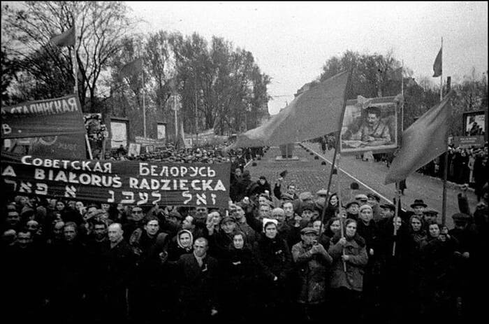 Pro-Soviet rally in Bialystok. October 1939. Photo by: Temin V.A. - The photo, Black and white photo, Bialystok, 1939