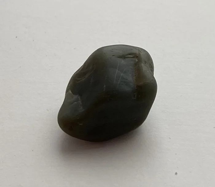 Please help me identify the mineral. - Help, Minerals, Gems, A rock, Natural stones, Semi-precious stones