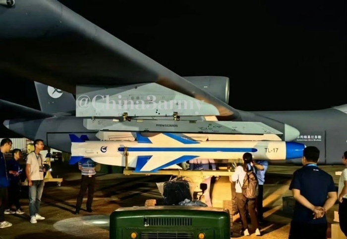 ПКР TL-17, вес 710 кг, дальность 230 км