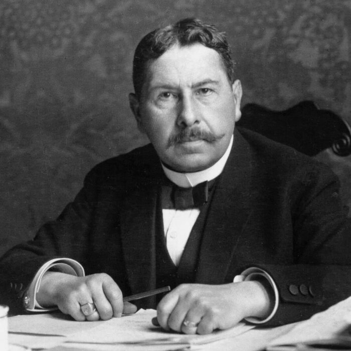 Густав фон Кар.