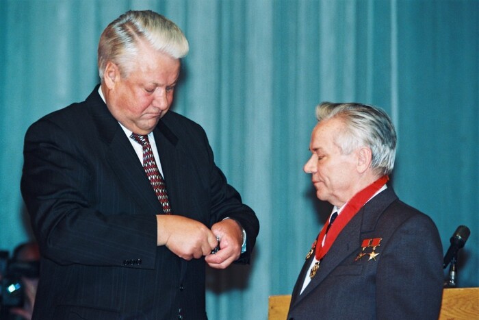 <!--noindex--><a href="https://pikabu.ru/story/devyanostyie_den_za_dnyom_10_noyabrya_1994_goda_12006222?u=https%3A%2F%2Fyeltsin.ru%2Farchive%2Fphoto%2F17291%2F&t=https%3A%2F%2Fyeltsin.ru%2Farchive%2Fphoto%2F17291%2F&h=962d307115aef75837f79674af7e42ab23d1e566" title="https://yeltsin.ru/archive/photo/17291/" target="_blank" rel="nofollow noopener">https://yeltsin.ru/archive/photo/17291/</a><!--/noindex-->