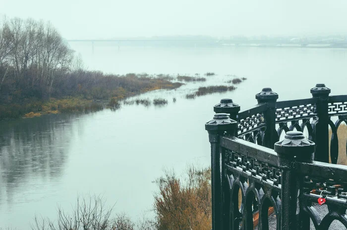 Kemerovo, st. Pritomskaya embankment - My, The photo, Town, Street photography, Kemerovo, River, Tom, Tom River, Autumn