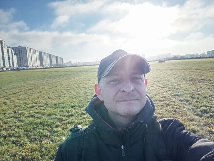 Какие-то иноагенты включили странное уличное освещение в Петербурге.