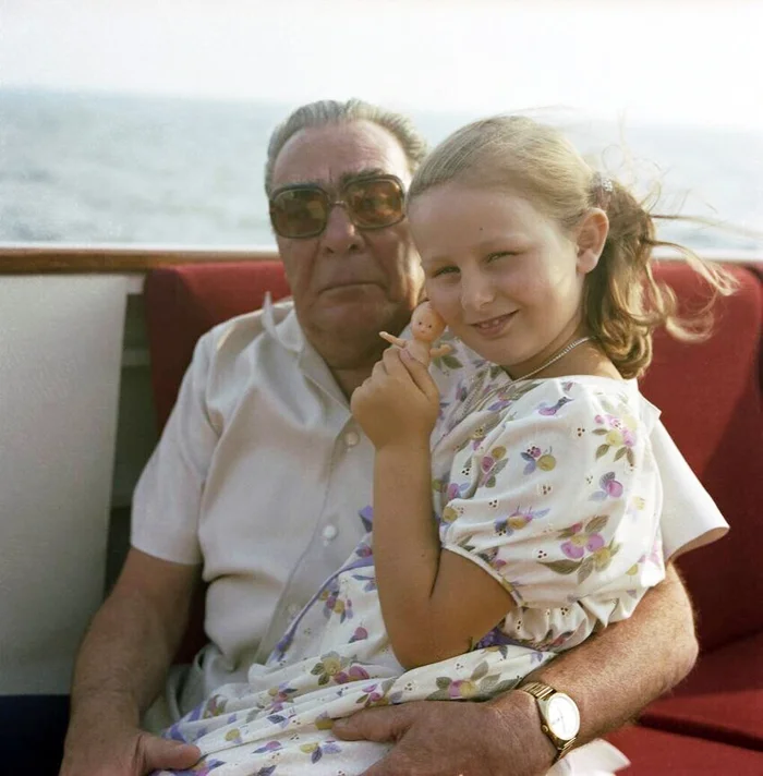 Just one happy grandfather with his granddaughter and no politics! - История России, the USSR, Childhood, 70th, Childhood in the USSR, 60th, Leonid Brezhnev, Grandmothers and grandfathers, Grandfather, General, Secretary, Central Committee of the CPSU, Nostalgia, Longpost