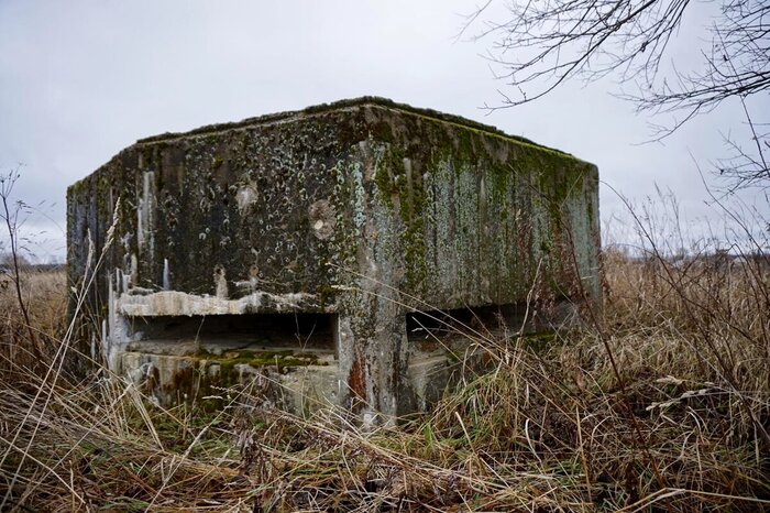 Повреждений от попадания снарядов на дотах вокруг Яропольца нет. Версия, что они были построены позже 1941 года, ошибочна.