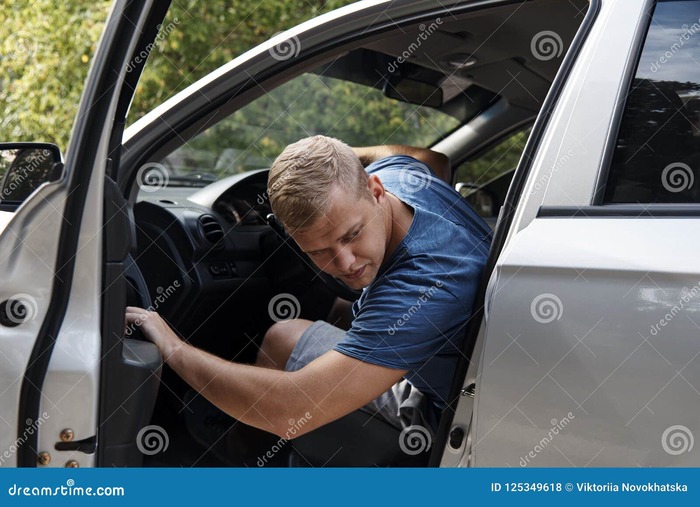 Вот подобным образом дама сдавала назад.