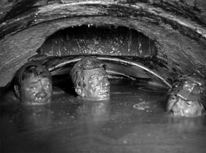 Для съемок фильма «Джентльмены удачи» в машине с цементом долго не могли подобрать подходящий раствор