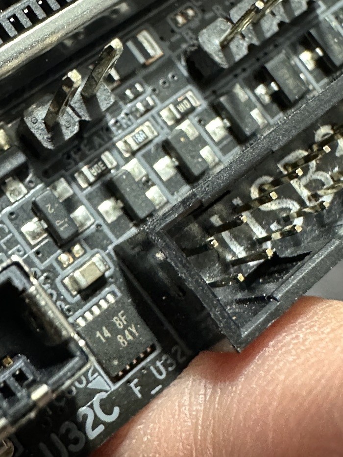 Материнская плата перестала включаться