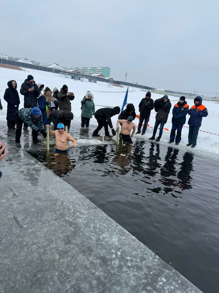 Моржовый сезон стартовал в Якутске! - Якутия, Якутск, Плавание, Экстрим, Видео, Вертикальное видео, Длиннопост