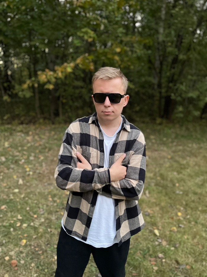 Sasha Rayser - Блогер, создатель команды блогеров "Мы ворвались Production!" Настоящее имя: Александр Ирхин