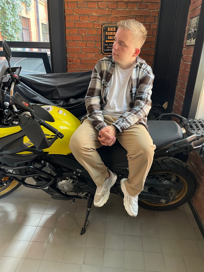 Sasha Rayser - Блогер, создатель команды блогеров "Мы ворвались Production!" Настоящее имя: Александр Ирхин