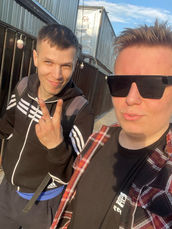 Sasha Rayser - Блогер, создатель команды блогеров "Мы ворвались Production!" Настоящее имя: Александр Ирхин вместе с блогером Дима Mr.OLT_Game