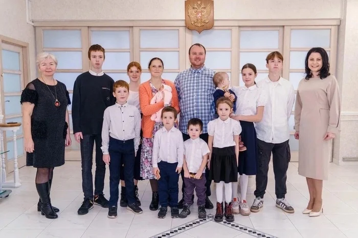 A happy family with a 10th child - Guryevsk, Childfree, The Year of the Family, Happiness, Happiness with a Different Face, Demography, Family, Joy, Sarcasm, Oddities