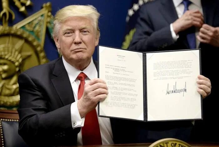 Trump's First Executive Order on Russia - Humor, Donald Trump, Youtube, Politics, Fake news