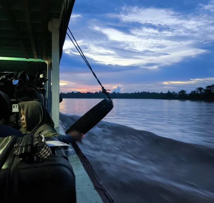 Melanesia Travel Diary. Indonesia. Day 144. Down the Mahakam - My, Life stories, Around the world, Drive, Travels, Indonesia, Hitch-hiking, Kalimantan, A boat, People, River, Road, Video, Longpost